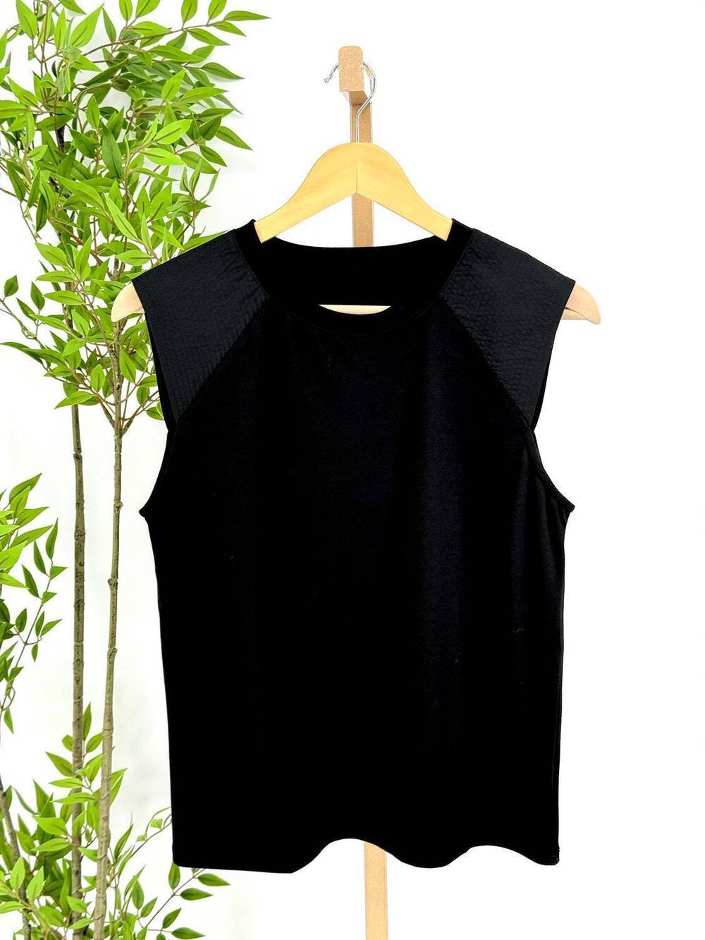 NEW ANTHEM THE LABEL women's mercury ponte ridge stitch tee in black